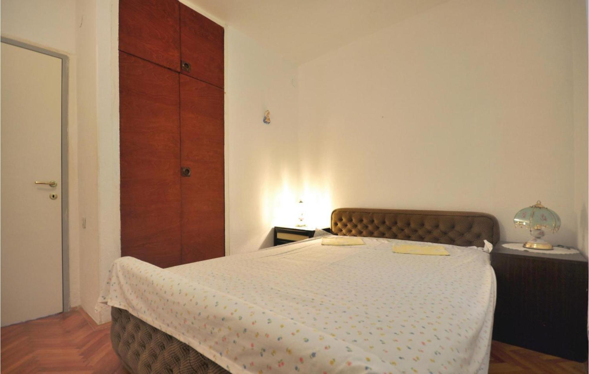 Awesome Home In Seget Vranjica With Wifi Ngoại thất bức ảnh