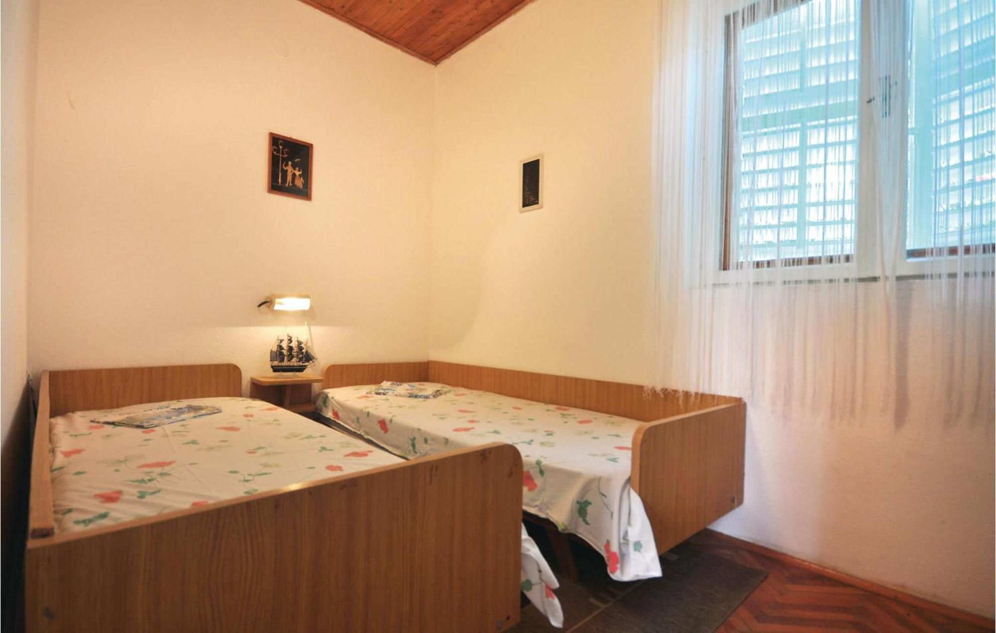 Awesome Home In Seget Vranjica With Wifi Ngoại thất bức ảnh
