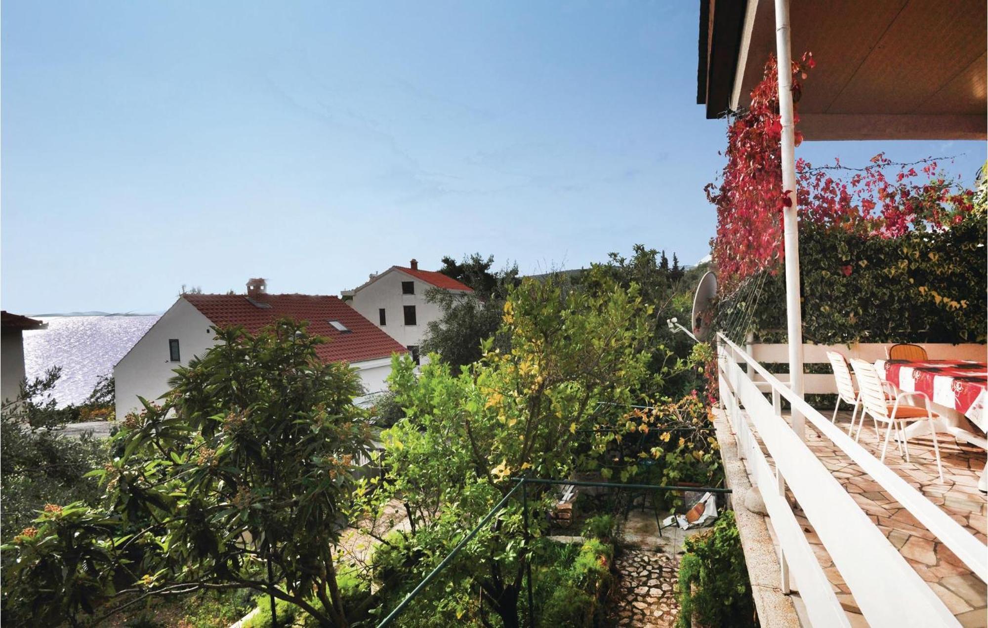 Awesome Home In Seget Vranjica With Wifi Ngoại thất bức ảnh